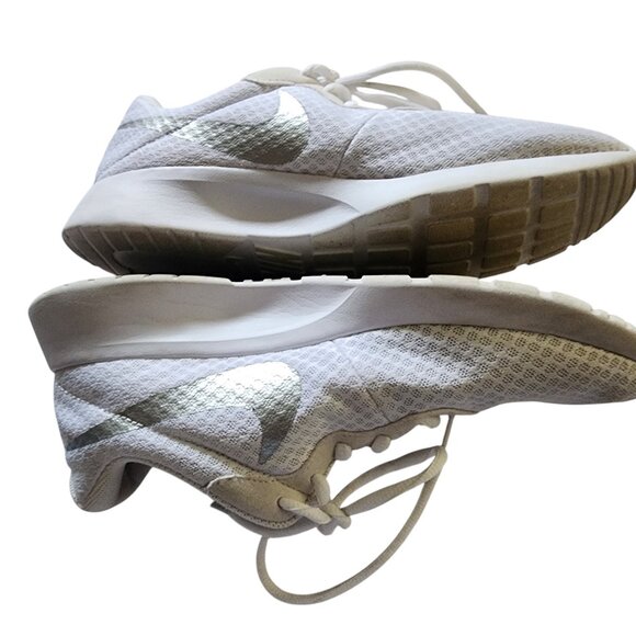 Nike Tanjun White/Metallic Silver Women's Sneaker Size 10 - Picture 6 of 6